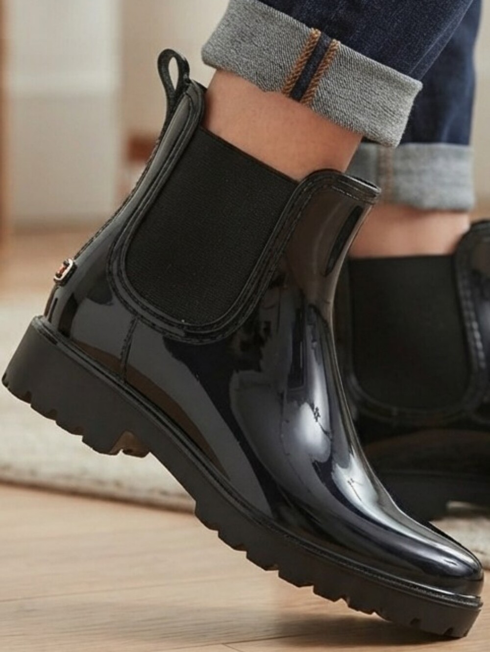Tommy Hilfiger Black Glossy Lug Sole Rain Boots 8M Chelsea Casual Gorpcore Fall